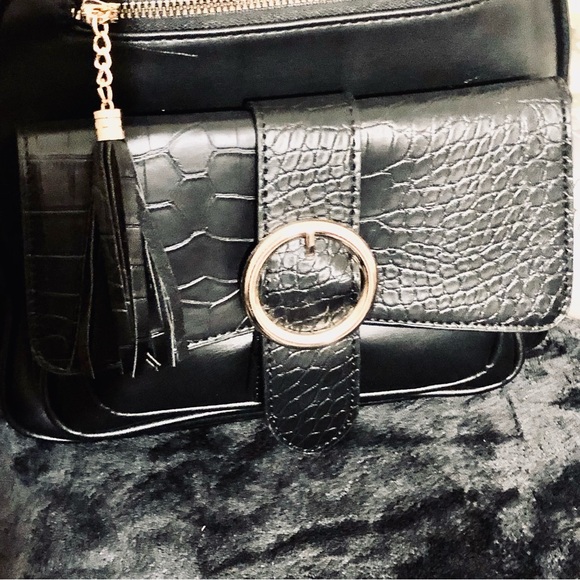 Vegan Leather Croc Backpack/Crossbody - NEW!! - Picture 3 of 7